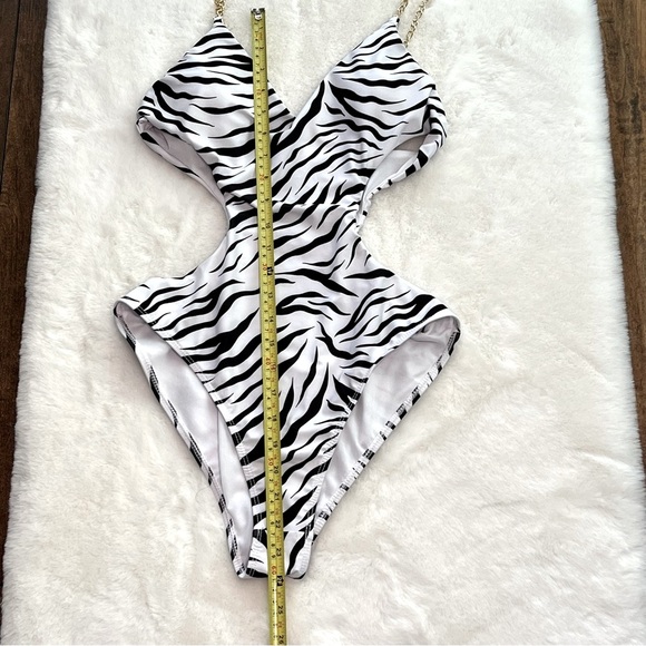 Sommer Ray One Piece Swimsuit Black and White Zebra Print Cut Out Size M - Picture 14 of 16